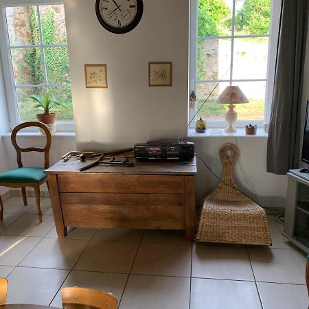 Busset Liages Situe Dans Le Bourbonnais 1 Chambres Lit Double Et Un Clic Clac מראה חיצוני תמונה