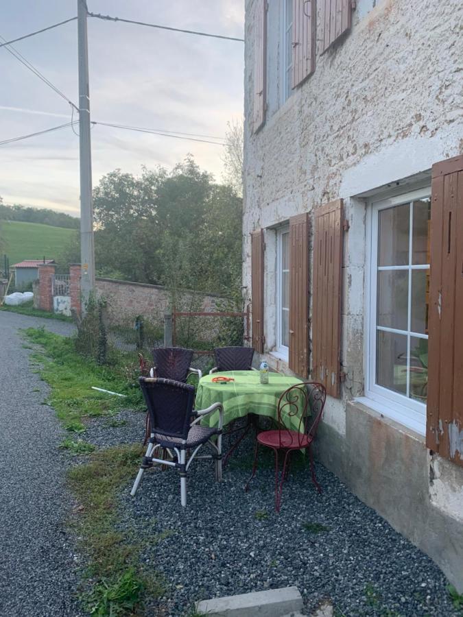 Busset Liages Situe Dans Le Bourbonnais 1 Chambres Lit Double Et Un Clic Clac מראה חיצוני תמונה